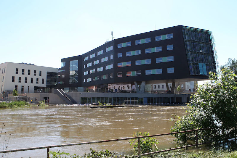 Die Räume des Department für Medien und Kommunikation sind zwar nicht dirket vom Hochwasser betroffen, Lehre und Forschung ist im MMZ dennoch noch nicht wieder möglich.