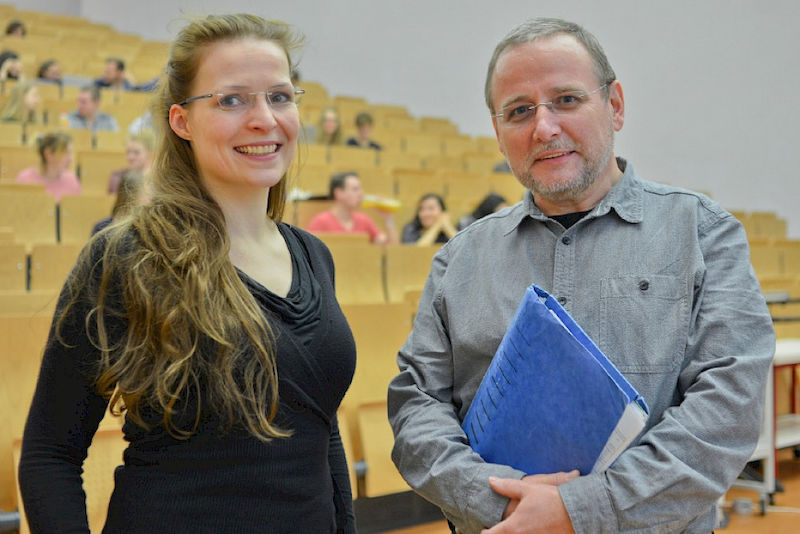 Rebecca Waldecker und Detlef Reichert wollen Schüler für ihre Fachgebiete begeistern.