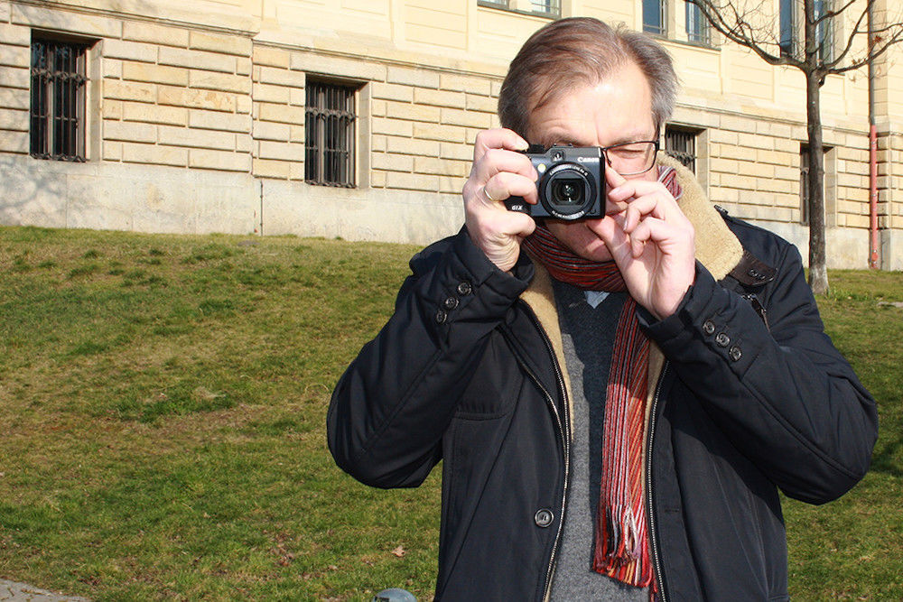 Schmidt-De Caluwe mit seiner treuen Begleitung der Canon G1X