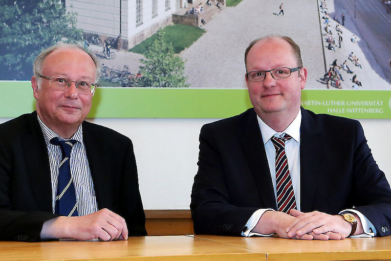 Von rechts: Wissenschaftsminister Jörg Felgner und Rektor Prof. Dr. Udo Sträter