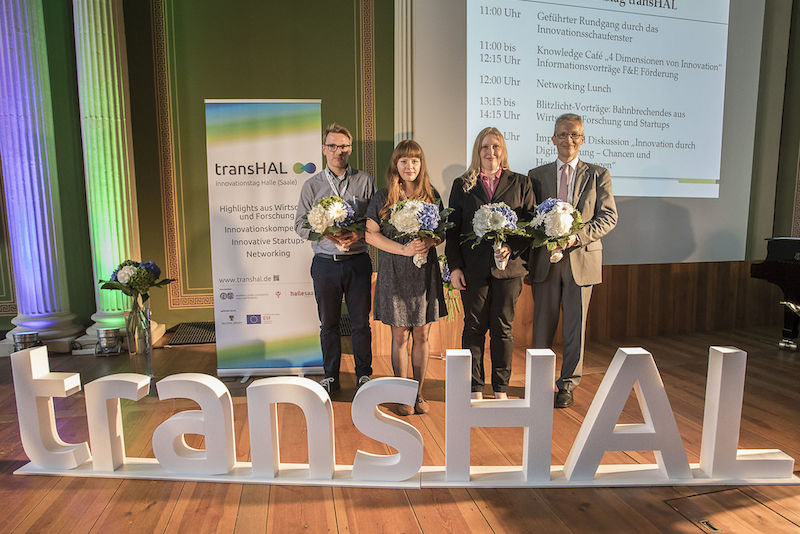 Preisträger des Transferpreises 2017 (von links): Florian Henze, Therese Kästner, Silvia Bohnefeld - und Karsten Mäder