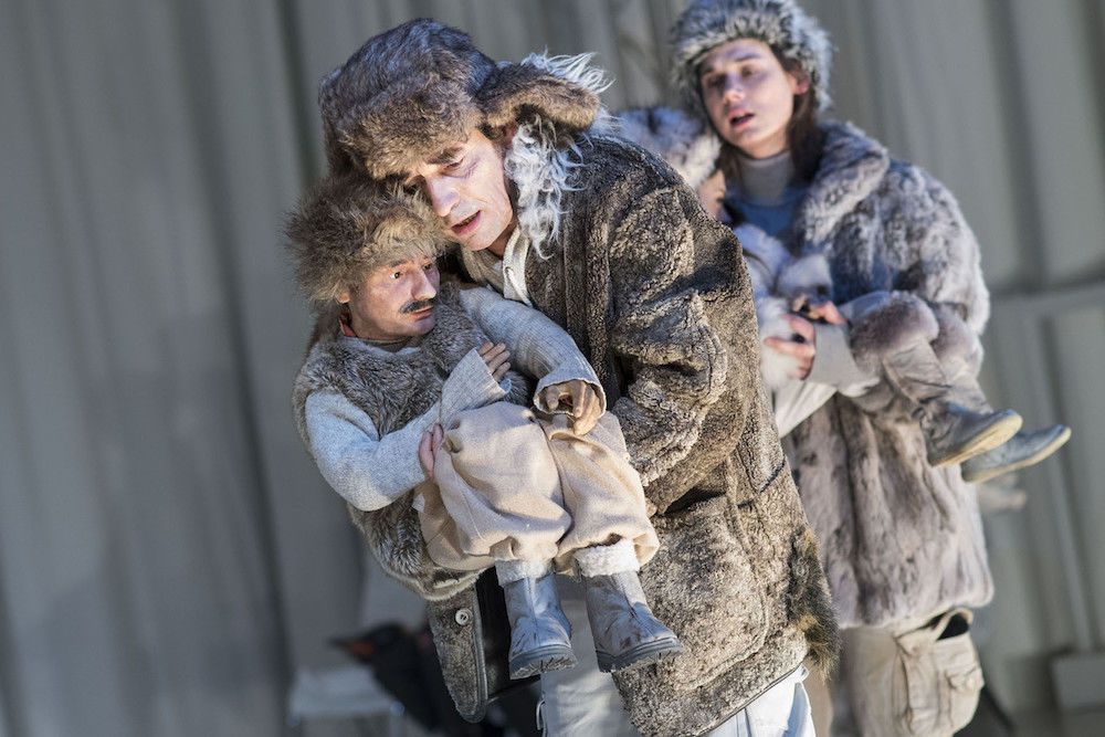 Szene aus dem Theaterstück "Vom Abendland" des Puppentheaters Halle.