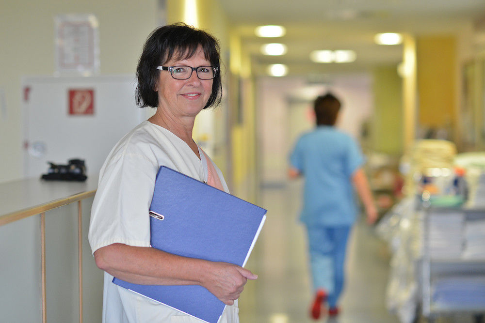 „Ich fühle mich hier ein stückweit zu Hause.“ – Seit 40 Jahren arbeitet Christel Fiebig im Uniklinikum Kröllwitz.