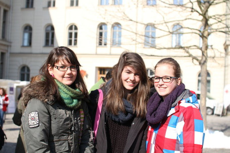 Florentine, Julia und Anna haben bis zu ihrem Abi noch 3 Jahre Zeit, um sich für ein Studienfach zu entscheiden. „Uns interessieren Jura, BWL und die Sportwissenschaften. Wir haben auch schon einen Vortrag zum Auslandssemester gehört und werden uns jetzt noch weiter umschauen.“