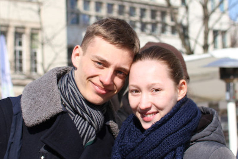 Jannik (16) und Maria (18) sind noch unentschlossen, was die Studienwahl angeht. Sie haben sich heute queerbeet Vorträge angehört. „Ich habe einen sehr guten Eindruck vom Bereich Pädagogik bekommen. Daher ist der Wunsch schon sehr groß, hier zu studieren“, sagt Maria, die nach dem Abi erstmal für ein Jahr nach Belgien gehen wird.