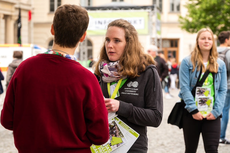 Auch Studienbotschafterinnen wie Charlotte Wagner waren im Einsatz.