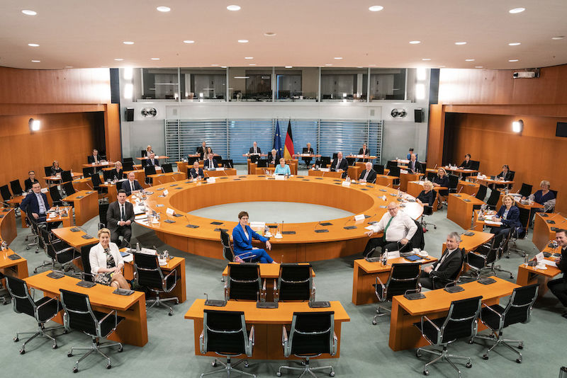 Mit Abstand: Sitzung des Bundeskabinetts unter Leitung von Angela Merkel