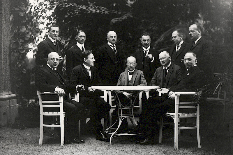 Der Notgemeinschaftsausschuss 1924 mit Fritz Haber (links) und Max Planck (Mitte)