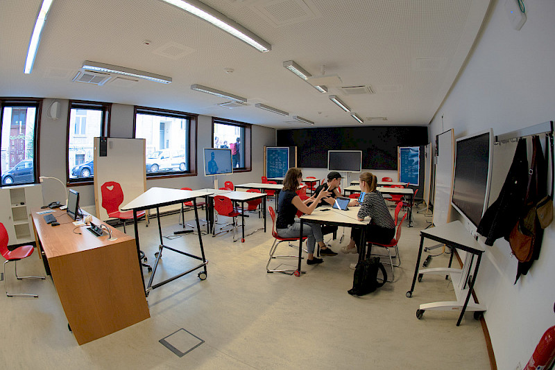 Möbel auf Rollen und moderne Technik: ein Blick in den Active-Learning-Space am Steintor-Campus.