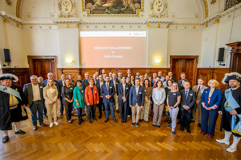 Gruppenbild mit Neuberufenen sowie Dekaninnen und Dekanen