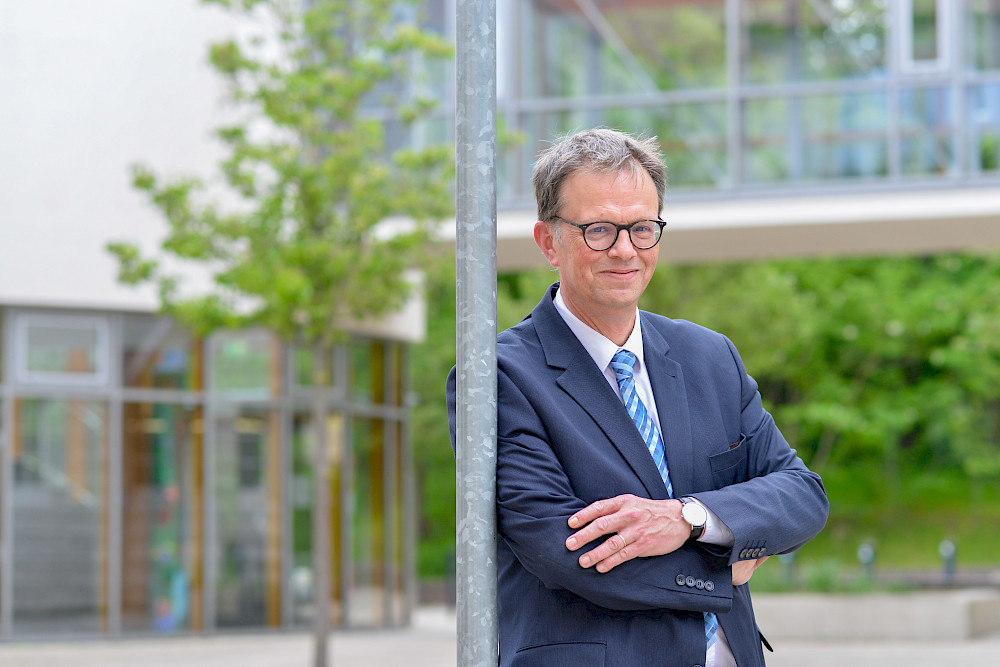 Christophe Losfeld at the Latina school in Halle – here, he teaches pupils, at MLU, future teachers.