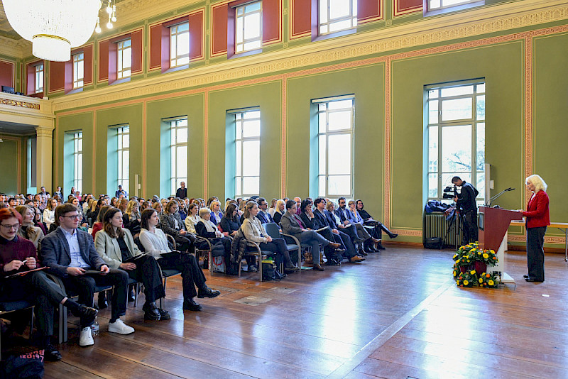 Die Aula war während der Festveranstaltung gut besucht.