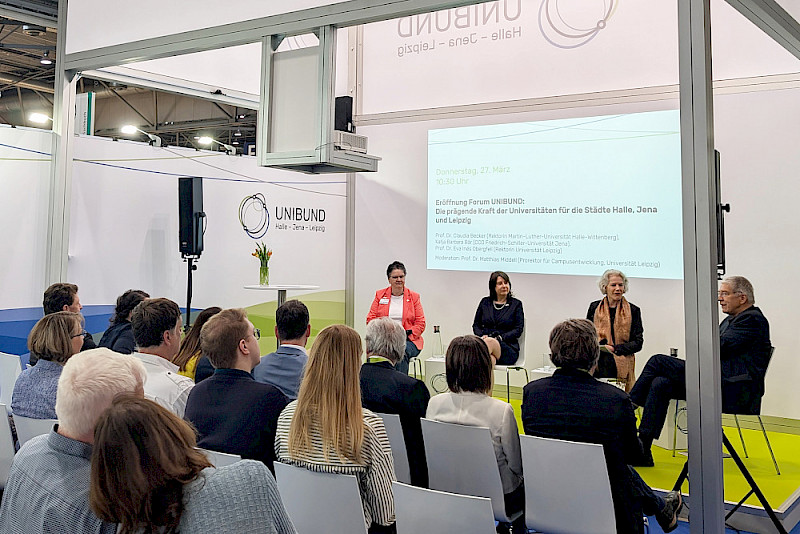 Auf dem Podium diskutierten Claudia Becker, Katja Bär, Inés Obergfell und Moderator Matthias Middell (von links).