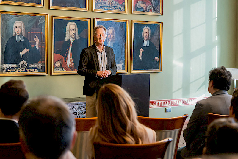 Ottfried Fraisse sprach unter anderem über die Geschichte der Jüdinnen und Juden in Halle.