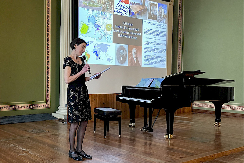 Moderiert wurde die Abendveranstaltung von Katharina Wieland in den unterschiedlichen romanischen Sprachen.