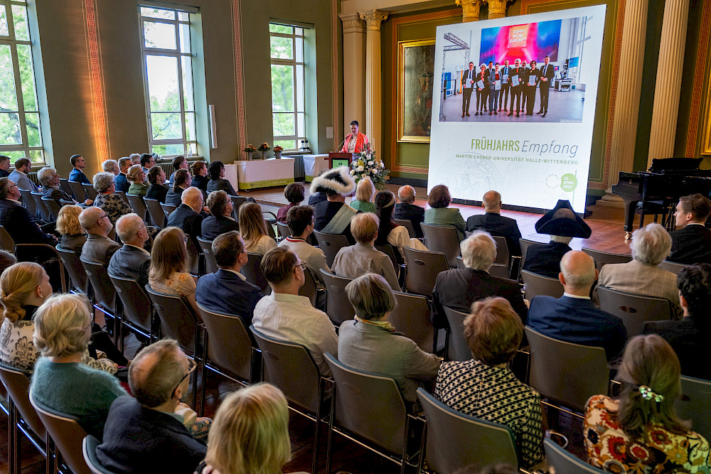 Rektorin Claudia Becker begrüßte die Gäste zum Frühjahrsempfang.