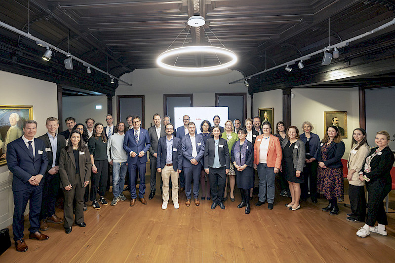 Gruppenfoto aller Neuberufenen und Gäste