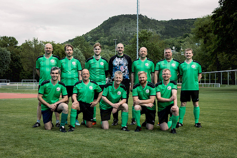 Das hallesche Team: Torsten Gursinsky, Sven Staffeldt, Justin Wittig, Raik Vahrenhold, Jörg Wagner, Eike Spielmann und Etienne Meyer (hintere Reihe von links) sowie Giorgi Jamburidze, Detlef Braunroth, Georg Breidenstein, Johannes Lässing und Michael Reichelt (vordere Reihe von links)