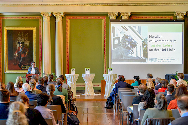 Rektorin Claudia Becker eröffnete den Tag der Lehre.