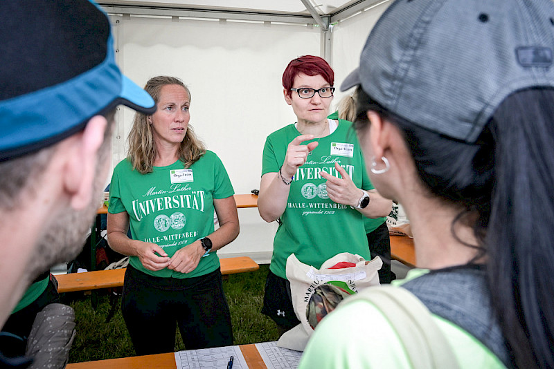 Vorher gab es aber noch einiges zu managen - das Orgateam kümmerte sich um die Läuferinnen und Läufer.