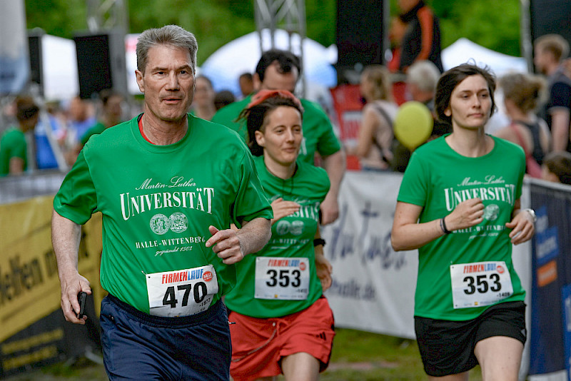 Kanzler Alfred Funk (vorn) lief ebenfalls mit.