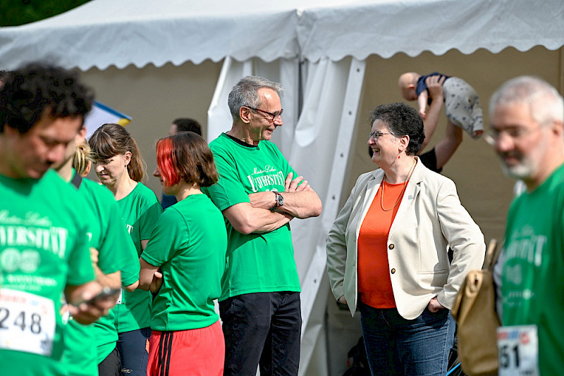 Zeit für Gespräche - ob mit Rektorin Claudia Becker ...
