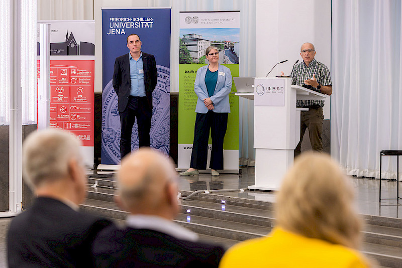 Eines der großen Erfolgsprojekte des Unibunds, das iDiv, stellten Martin Quaas (Leipzig), Susanne Fritz (Jena) und Henrique Pereira (Halle, von links) vor.