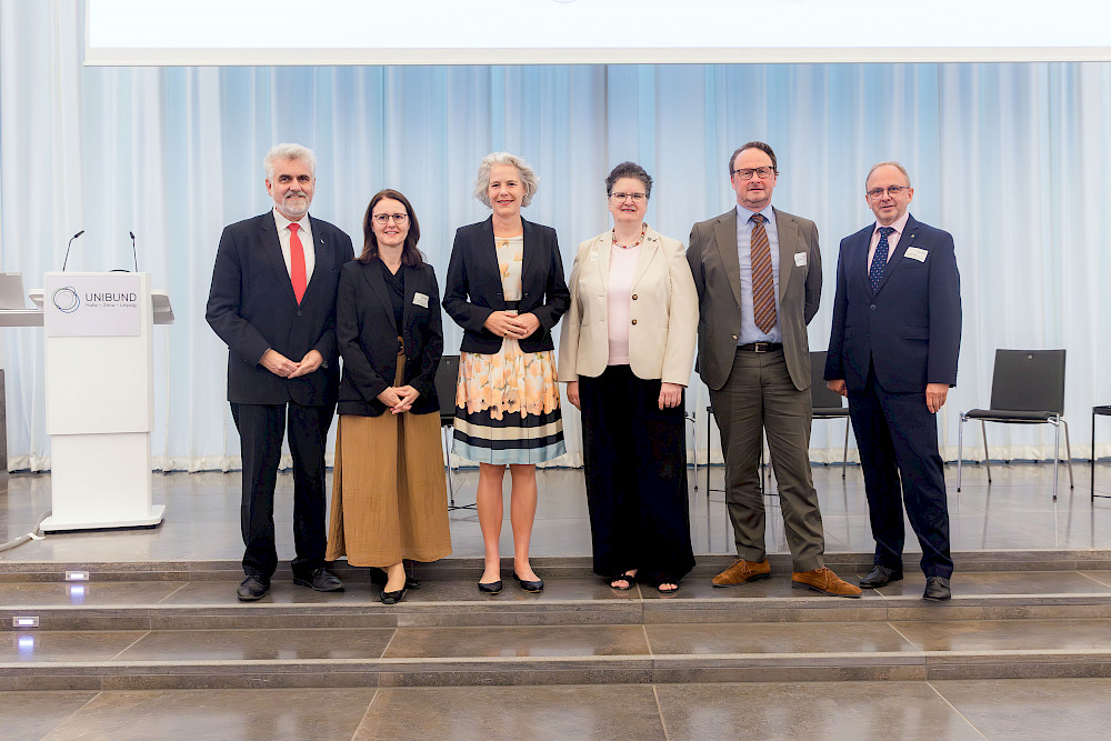 Zusammenkunft im Paulinum: Armin Willingmann, Heike Graßmann, Eva Inés Obergfell, Claudia Becker, Andreas Marx und Bernd Uwe Althaus (von links)