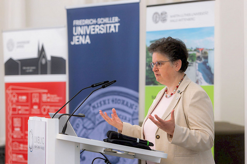 Claudia Becker hob die gemeinsame Stärke der drei Universitäten hervor.