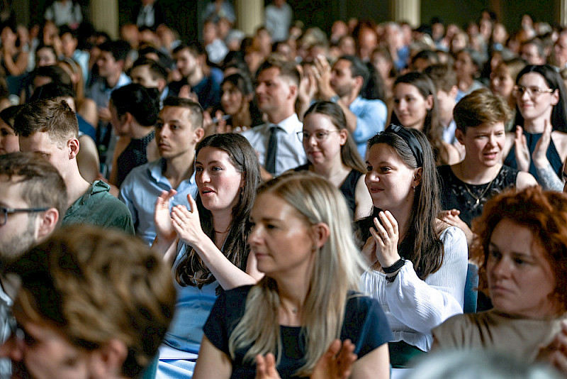 Applaus gab es aus dem Publikum.