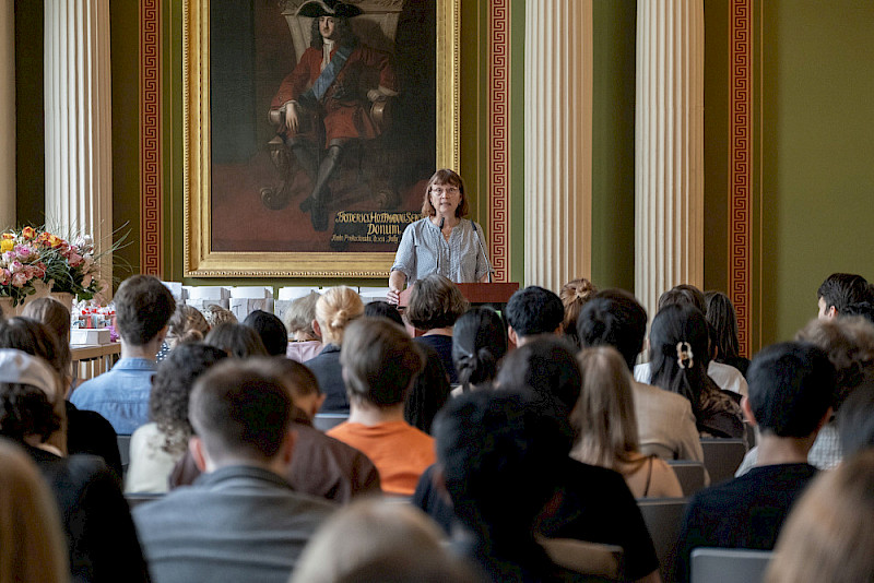 Die Leiterin des Landesstudienkollegs Katrin Krüger ermutigte die jungen Menschen dazu, ihren Weg weiter zu gehen.