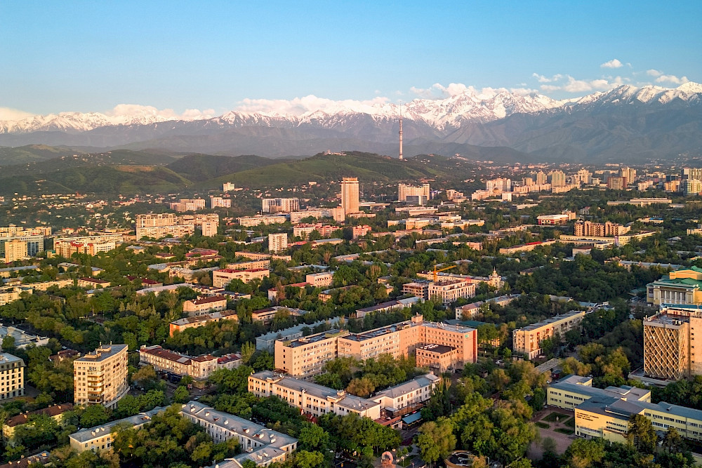 Almaty ist die größte Stadt Kasachstans und gilt mit ihren zahlreichen Universitäten und Forschungsinstituten als Zentrum der Wissenschaft in Zentralasien.