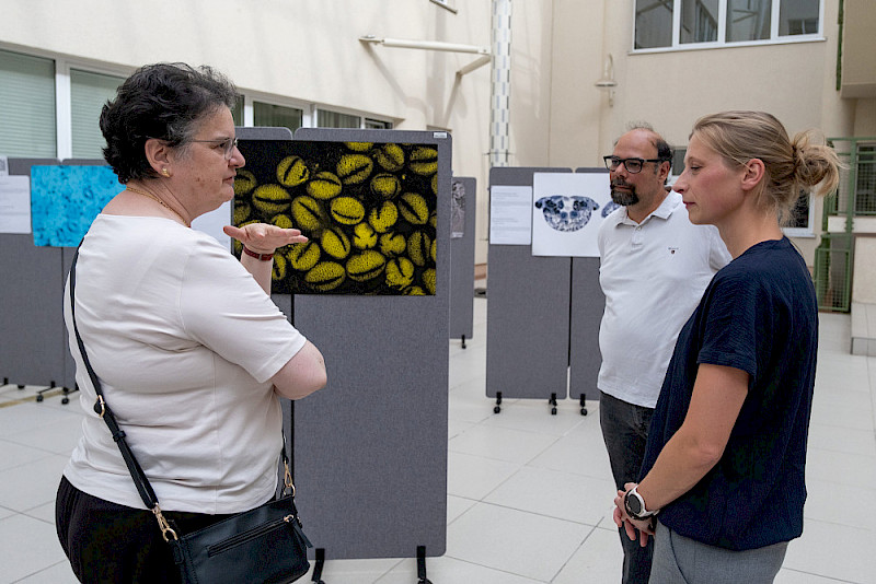 Im Biozentrum wurden Fotos eines Wettbewerbs ausgestellt, die von Forschenden der Universität erstellt wurden.