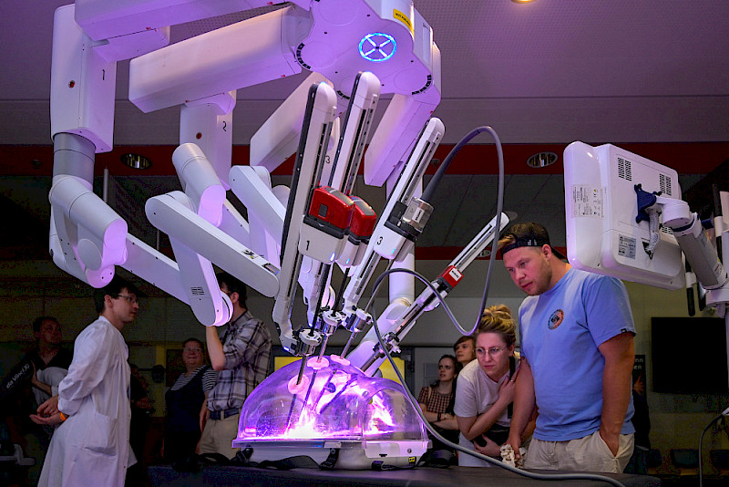 In der Universitätsmedizin konnte zum Beispiel der OP-Roboter da Vinci Xi ausprobiert werden.