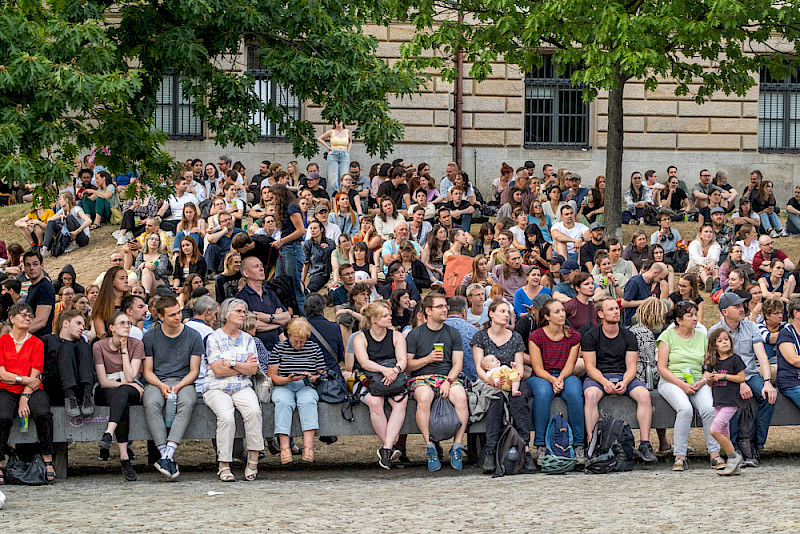 Der Universitätsplatz war zur Langen Nacht gut besucht.