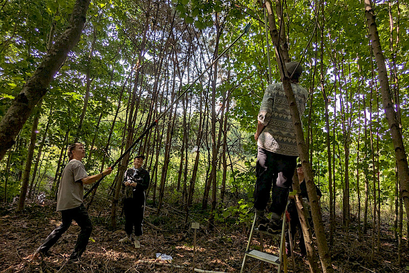 Das Team um Peter Dietrich bei der Probenentnahme in Italien.