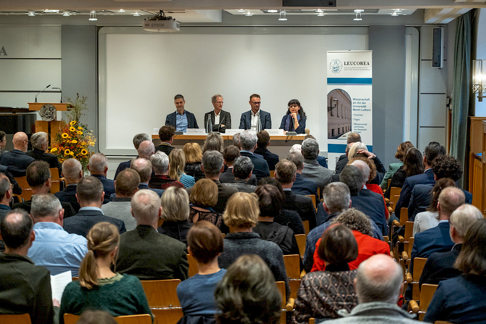 Auf dem Podium der diesjährigen Disputation saßen Meron Mendel, Ottfried Fraisse, Olaf Zenker und Moderatorin Susanne Voigt-Zimmermann (von links).