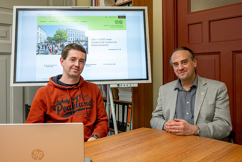 Prorektor Pablo Pirnay-Dummer (rechts) und Reinhard Franke sprechen im Interview über den Relaunch der MLU-Website.
