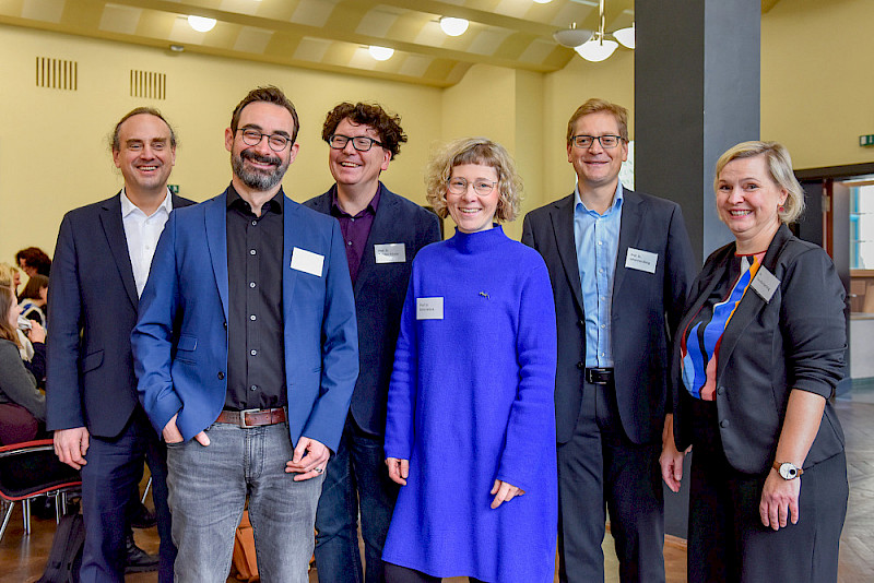 Prorektor Pablo Pirnay-Dummer, Nico Elste, Torsten Fritzlar, Doris Wittek, Johannes König und Claudia Hartling (von links) bei der Eröffnung.