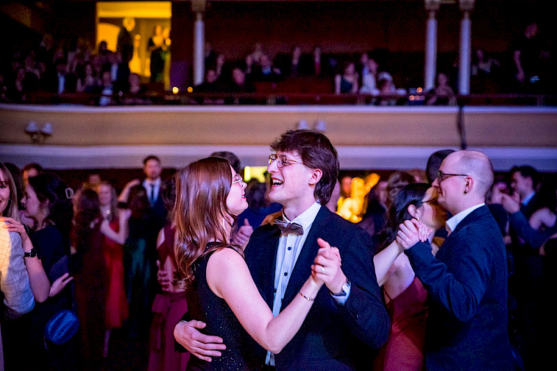 Das Programm bot dem Publikum immer wieder Raum, selbst das Tanzbein zu schwingen.