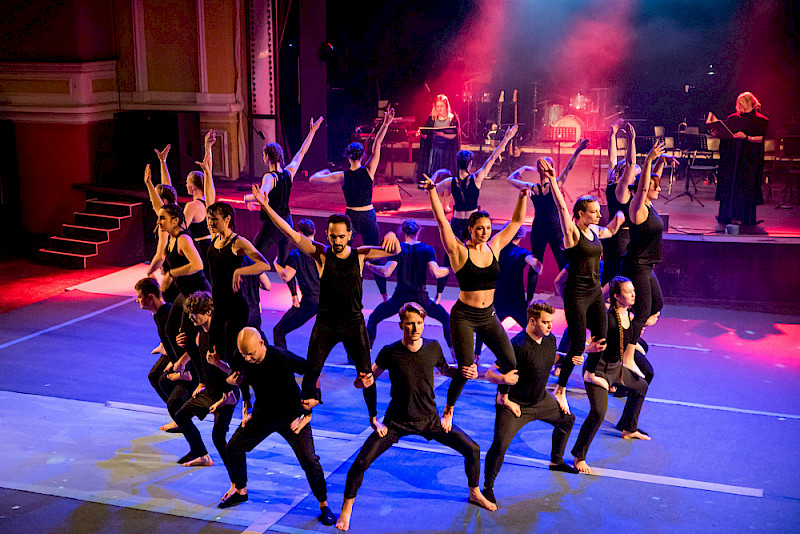 Auch am Boden wurde es akrobatisch.