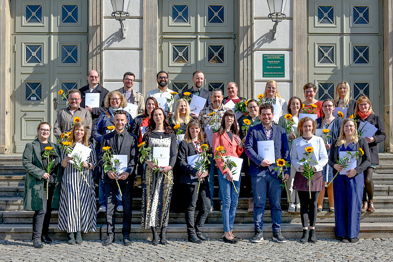 37 Lehrkräfte im Seiteneinstieg haben ihr berufsbegleitendes Zertifikatsstudium an der MLU abgeschlossen.