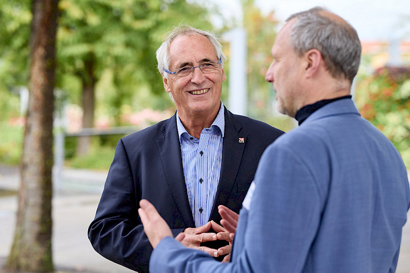 Sonotec-Gründer Hans-Joachim Münch (links) und TPG-Leiter Patrick Jahn im Gespräch