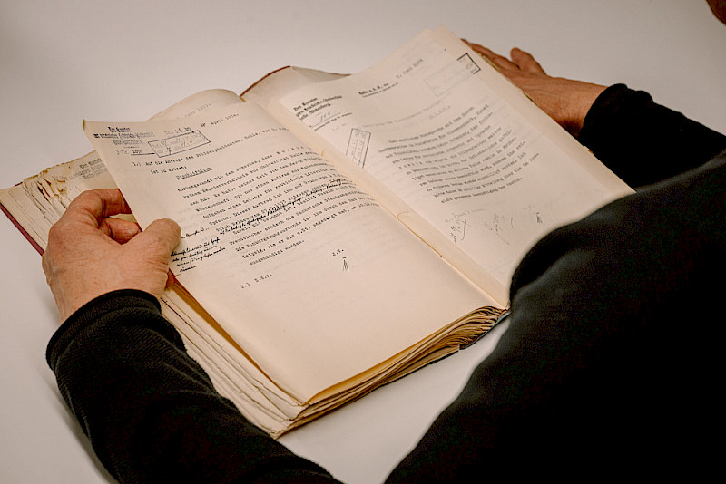 Blick in die Akte von Woskin-Nahartabi im Universitätsarchiv