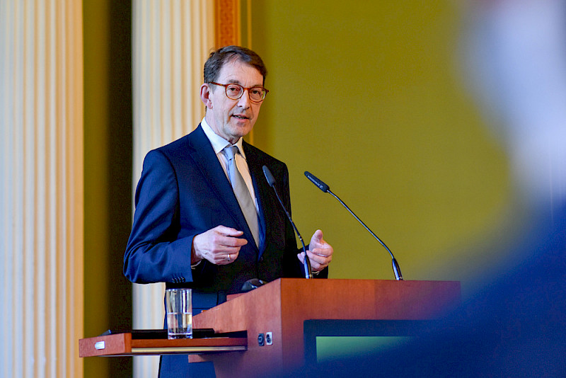 Winfried Kluth, an dessen Professur das Projekt angesiedelt ist, würdigte die Ausstellung als besondere Form der Wissenschaftskommunikation.