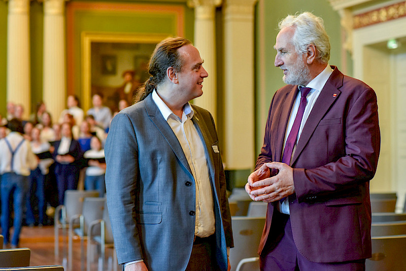 Prorektor Pablo Pirnay-Dummer im Gespräch mit Ulrich Bartosch, Vizepräsident der HRK