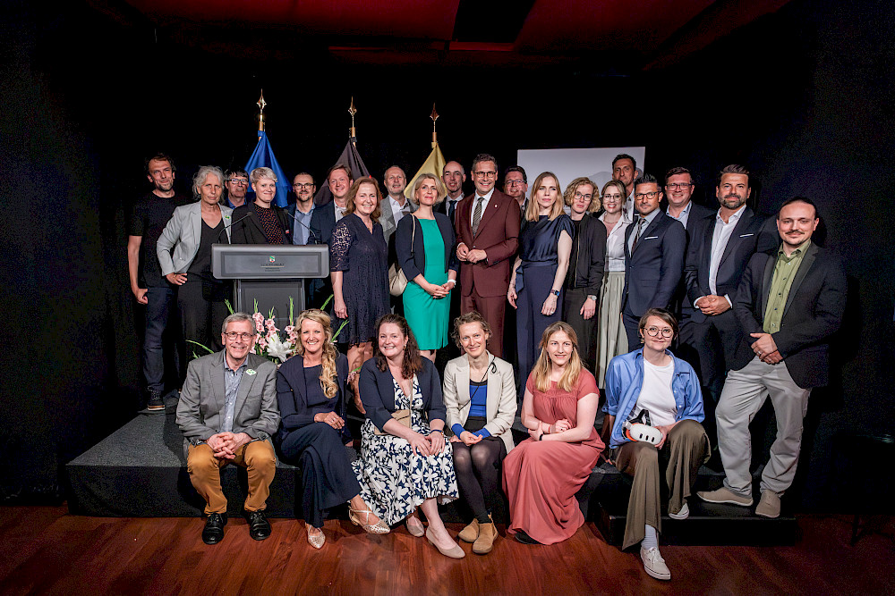 Gruppenbild der Delegation aus Halle auf dem Sommerfest der Landesvertretung Sachsen-Anhalt in Brüssel