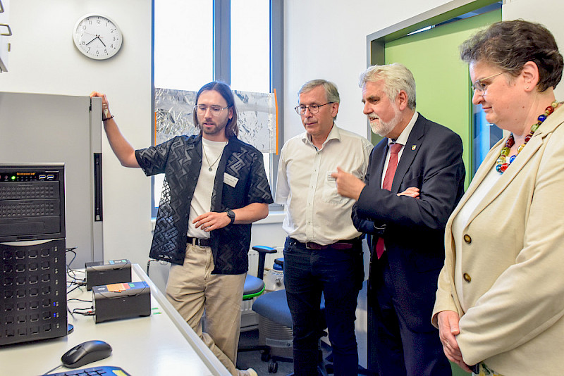 Auch moderne Geräte zur DNA-Analyse gehören zur Ausstattung der Arbeitsgruppe.