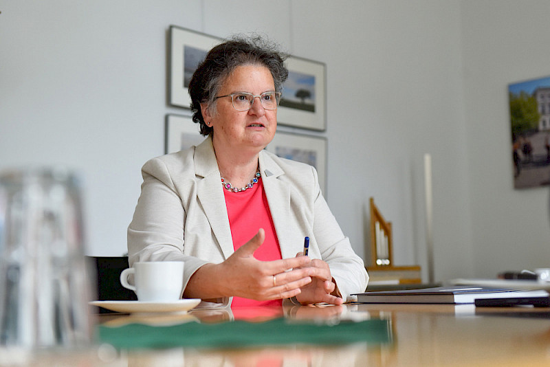 Rektorin Claudia Becker im Interview